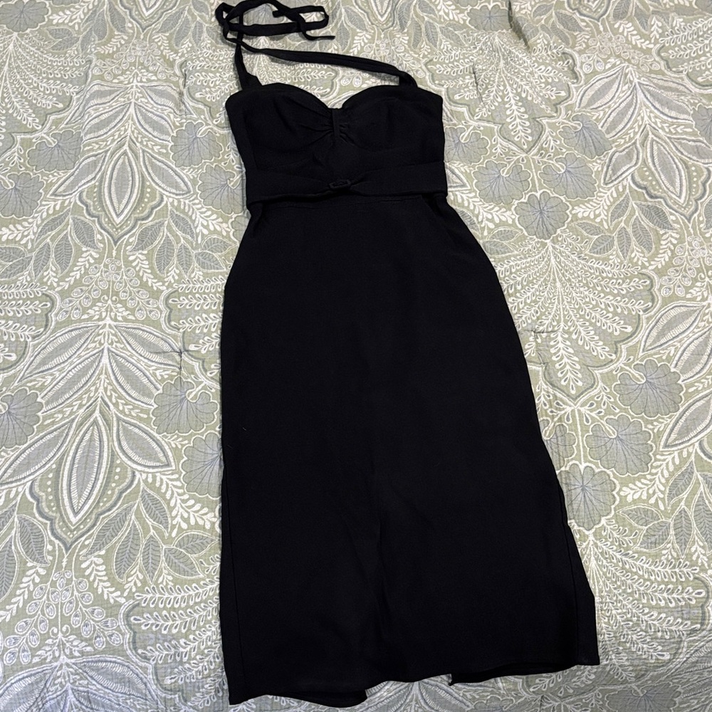 Classic Black Halter Midi Dress - Elegant Evening Style
Vintage early 90’s